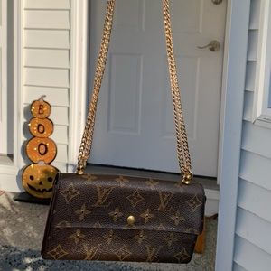 AUTHENTIC LOUIS VUITTON WALLET ON CHAIN 💎